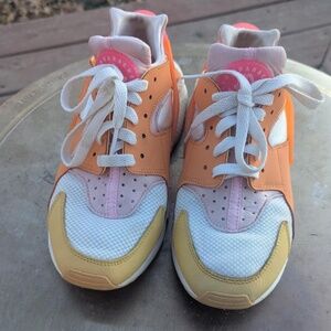 Nike Air Huarache shoes size 9